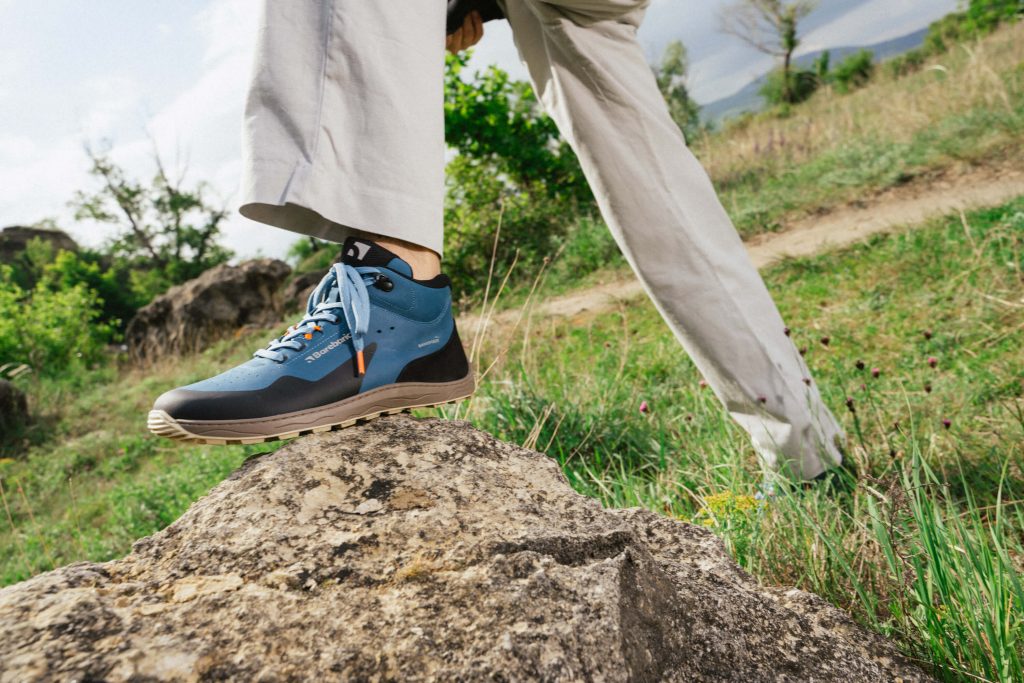 Turistické barefoot topánky: Prečo si zvoliť model Barebarics Trekker?